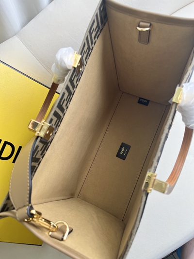 フェンディバッグ角部分ディテール